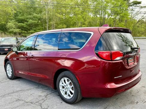 Used 2017 Chrysler Pacifica Touring FWD image 6