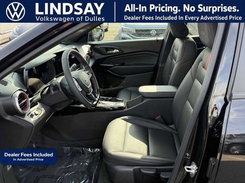 Used 2025 Chevrolet Trax RS w/ Sunroof Package FWD image 11