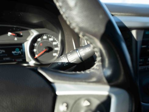 Used 2018 GMC Acadia SLT image 14