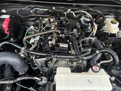 Used 2024 Toyota Tacoma SR5 AWD/4WD image 30