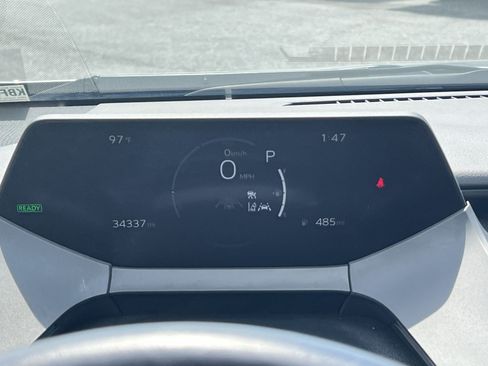 Used 2025 Toyota Prius LE AWD/4WD image 17