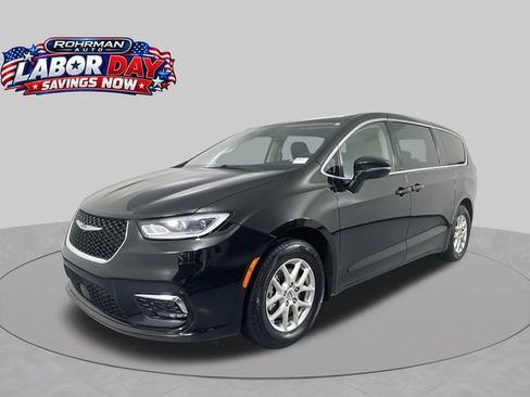 Used 2024 Chrysler Pacifica Touring-L FWD image 1