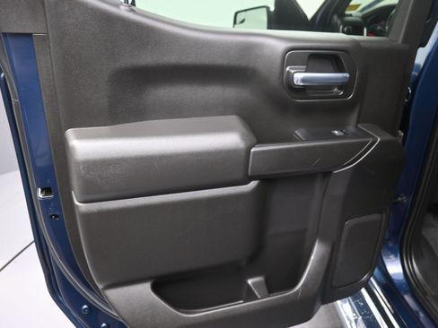 Used 2021 Chevrolet Silverado 1500 LT AWD/4WD image 17
