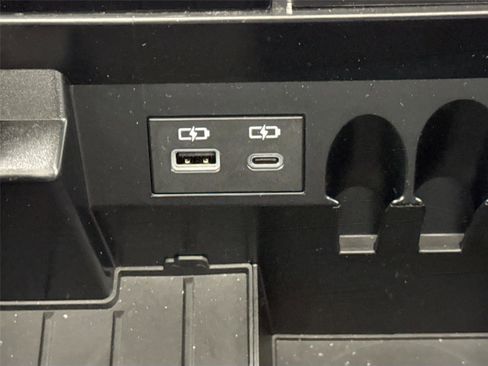 Certified 2024 Toyota Sequoia Platinum image 36