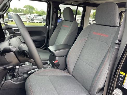 Used 2025 Jeep Wrangler Unlimited Rubicon AWD/4WD image 26