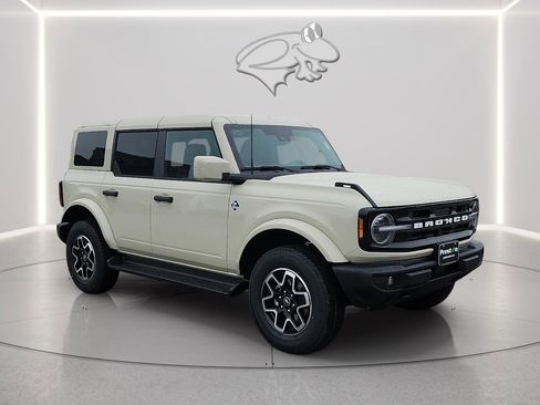 New 2026 Ford Bronco Outer Banks image 4