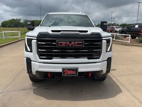 Used 2025 GMC Sierra 2500 AT4 AWD/4WD image 2