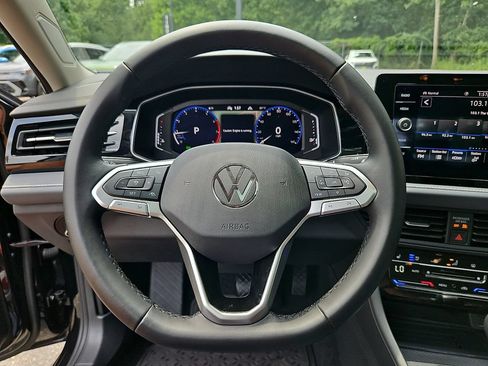 Certified 2025 Volkswagen Jetta SEL FWD image 20