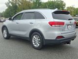 Used 2016 Kia Sorento LX w/ LX Convenience Package image 4