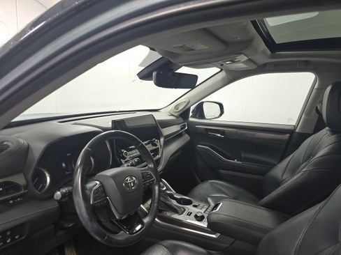 Used 2021 Toyota Highlander Limited AWD/4WD image 26