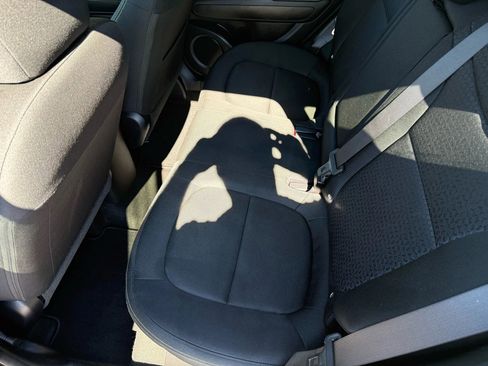 Used 2016 Kia Soul + image 17