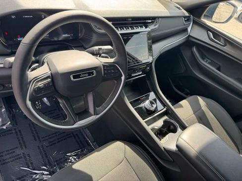 Used 2025 Jeep Grand Cherokee Laredo X w/ Luxury Tech Group I AWD/4WD image 18