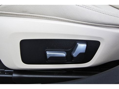 Used 2022 BMW 330i xDrive Sedan w/ Driving Assistance Package image 25