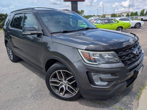 Used 2017 Ford Explorer Sport w/ Equipment Group 401A AWD/4WD image 3