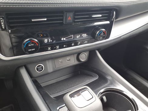 Used 2022 Nissan Rogue SV image 8