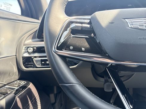Used 2024 Cadillac Lyriq Tech RWD image 23