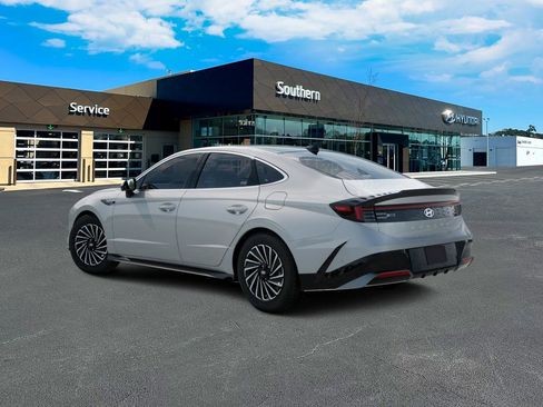 New 2026 Hyundai Sonata Limited image 3