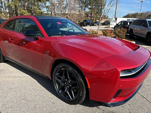 Used 2024 Dodge Charger R/T w/ Plus Group image 5