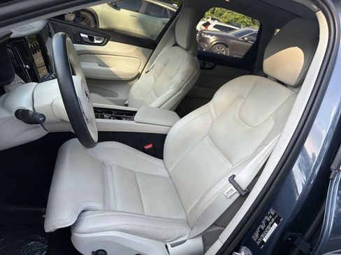 Certified 2023 Volvo XC60 B5 Ultimate w/ Protection Package Premier FWD image 17