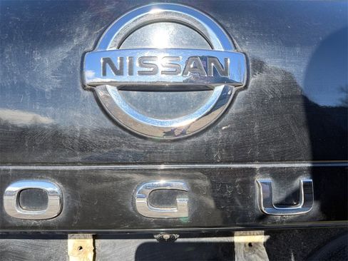 Certified 2021 Nissan Rogue SV image 17