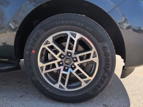 New 2026 Ford Expedition Active image 10