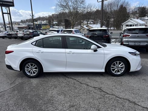 Used 2025 Toyota Camry LE image 2