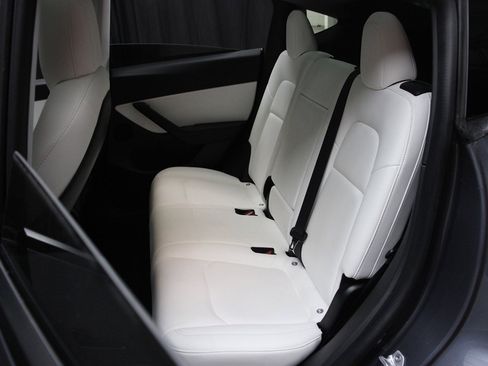 Used 2020 Tesla Model Y Long Range image 42