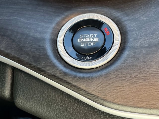 Certified 2024 Jeep Grand Cherokee L Limited AWD/4WD image 37