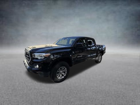 Used 2018 Toyota Tacoma SR5 RWD image 3