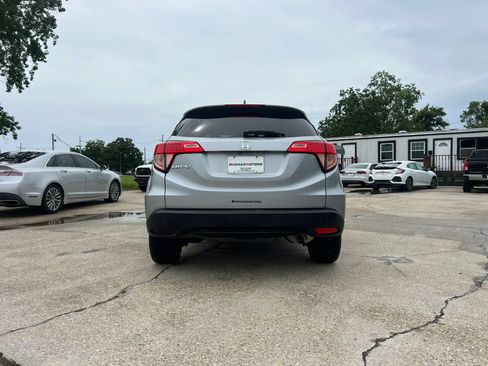 Used 2018 Honda HR-V EX image 4