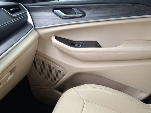 Used 2023 Jeep Grand Cherokee Limited w/ Trailer Tow Prep Group (B) image 31