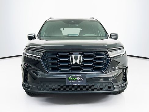 Used 2025 Honda Pilot Sport image 2