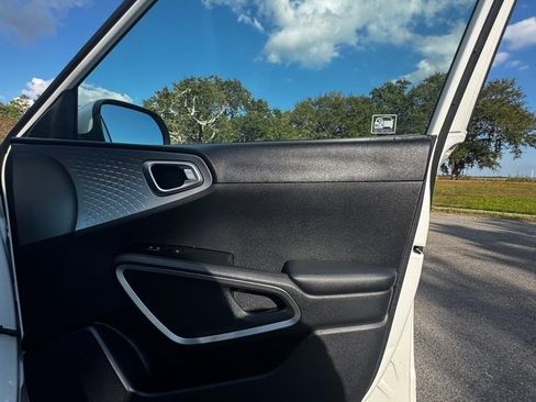 Used 2020 Kia Soul LX image 13