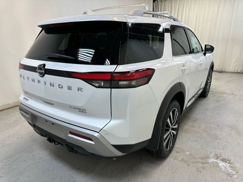 New 2025 Nissan Pathfinder Platinum image 12