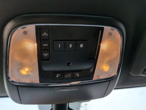 Used 2020 Jeep Grand Cherokee Limited image 21