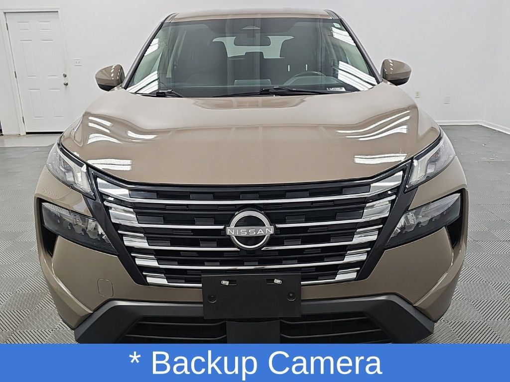 Used 2025 Nissan Rogue SV AWD/4WD image 4
