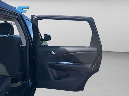 Used 2019 Dodge Journey SE image 16