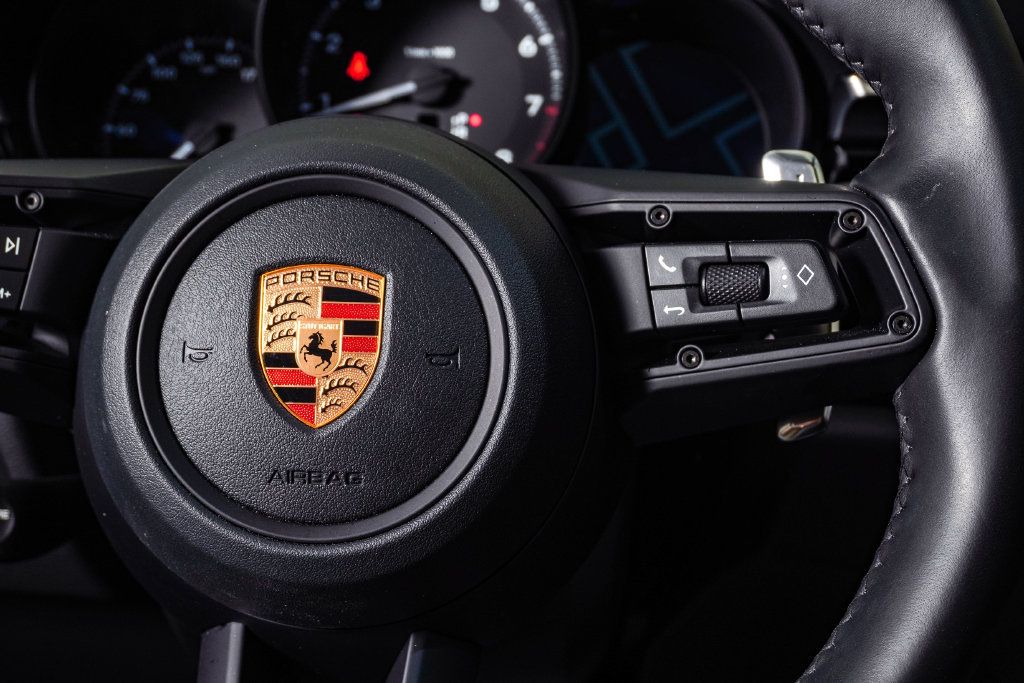 Certified 2026 Porsche Macan AWD/4WD image 19