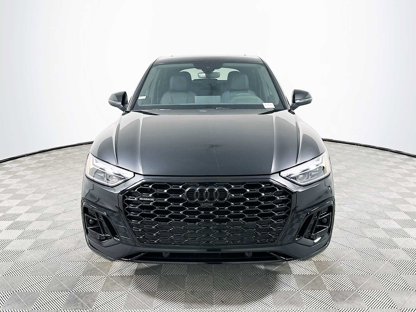 Certified 2025 Audi Q5 2.0T Premium Plus w/ Premium Plus Package AWD/4WD image 2