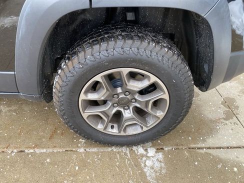 Certified 2020 Jeep Cherokee Trailhawk image 13