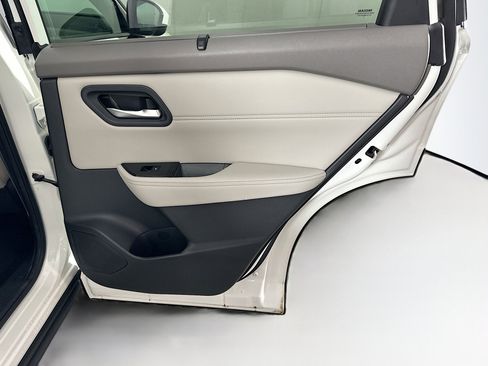 Used 2023 Nissan Rogue SV w/ SV Premium B Package image 31