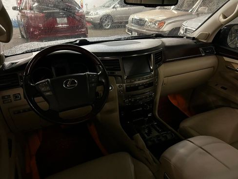 Used 2011 Lexus LX 570 4WD w/ Luxury Pkg image 16