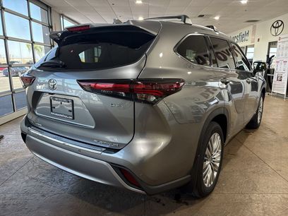 New 2026 Toyota Highlander Platinum