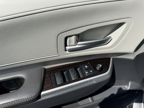 Used 2024 Toyota Sienna XLE image 23