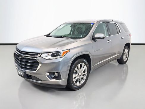 Used 2020 Chevrolet Traverse Premier FWD image 2