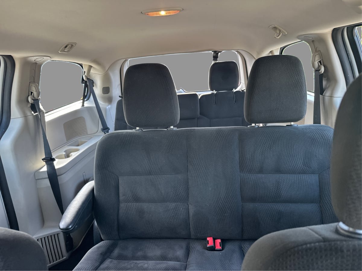 Used 2016 Dodge Grand Caravan American Value Package w/ UConnect Hands-Free Group FWD image 38