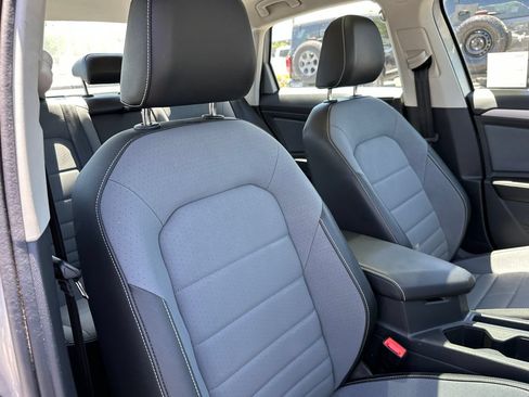 Used 2025 Volkswagen Jetta SE w/ Sunroof Package FWD image 18