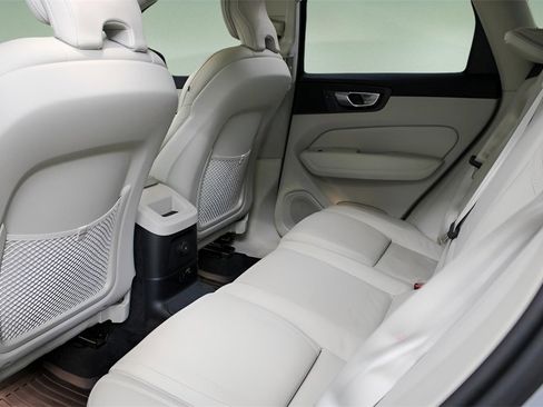 Certified 2025 Volvo XC60 T8 Ultra w/ Protection Package Premier image 19