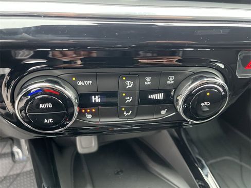 New 2026 Chevrolet Trax RS w/ Sunroof Package image 18