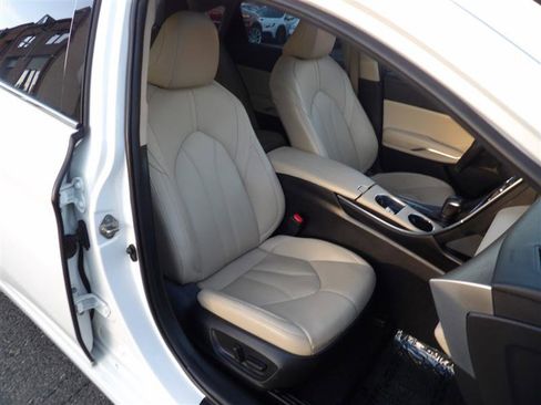 Used 2021 Toyota Avalon XLE w/ Moonroof Package image 11